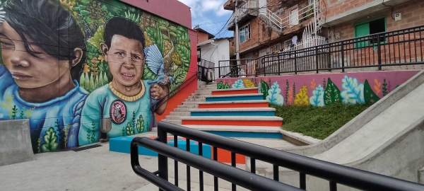 Habitantes de la comuna 8-Villa Hermosa estrenan parque y murales alusivos al cerro Pan de Azúcar