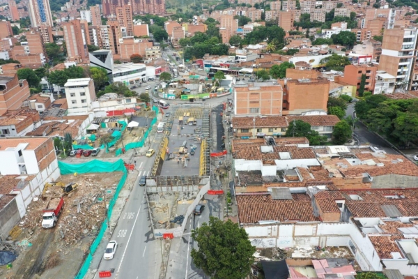 Con paso a un carril se abre la calle Colombia a la altura de la avenida 80