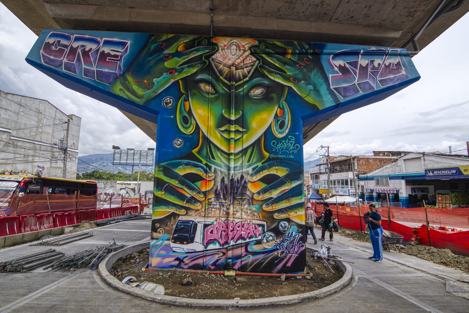 En este mural del puente de San Juan con la Avenida 80 también se relaciona el futuro Metro de la 80 