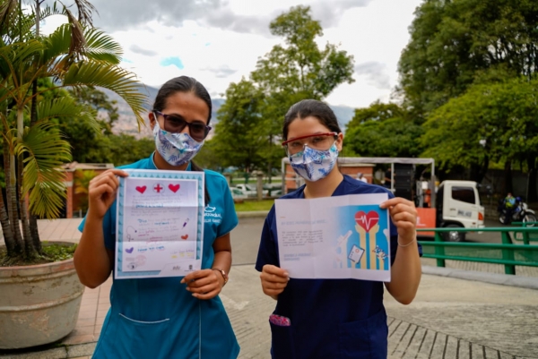 Con mensajes y cartas, ciudadanos expresan su gratitud al personal de la salud en Medellín