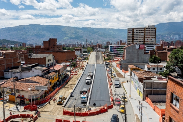 Con la apertura de la calzada norte, entre la glorieta de la 80 y la 84, avanzan los preparativos para habilitar el paso vehicular del intercambio de San Juan