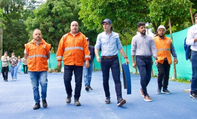 Casi en un 50 % va la instalación del nuevo tapete de la pista de trote de la Unidad Deportiva de Belén