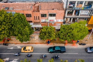 La renovación de andenes del Centro de Medellín se hace con medidas preventivas frente al coronavirus