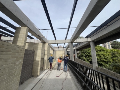 Las obras de ampliaci&oacute;n de la I. E. Federico Ozanam, en&nbsp;el oriente de Medell&iacute;n, superan el 80 %