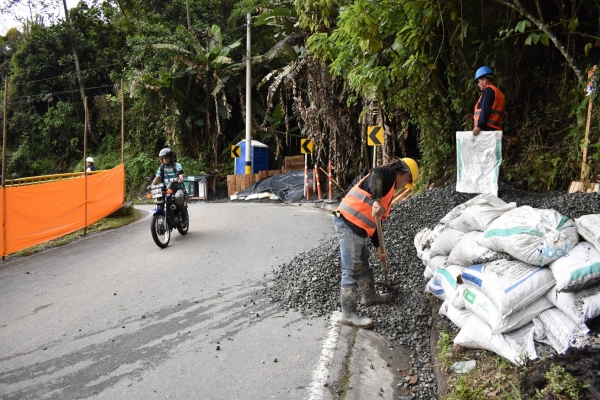 Con la atención de siete puntos críticos, se mejora el acceso vehicular al corregimiento San Sebastián de Palmitas